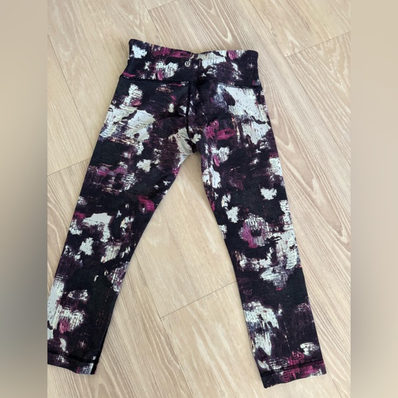 Lululemon leggings cropped size 6 - Picture 2 of 2